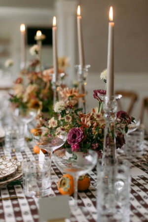 elegant friendsgiving decorations for table